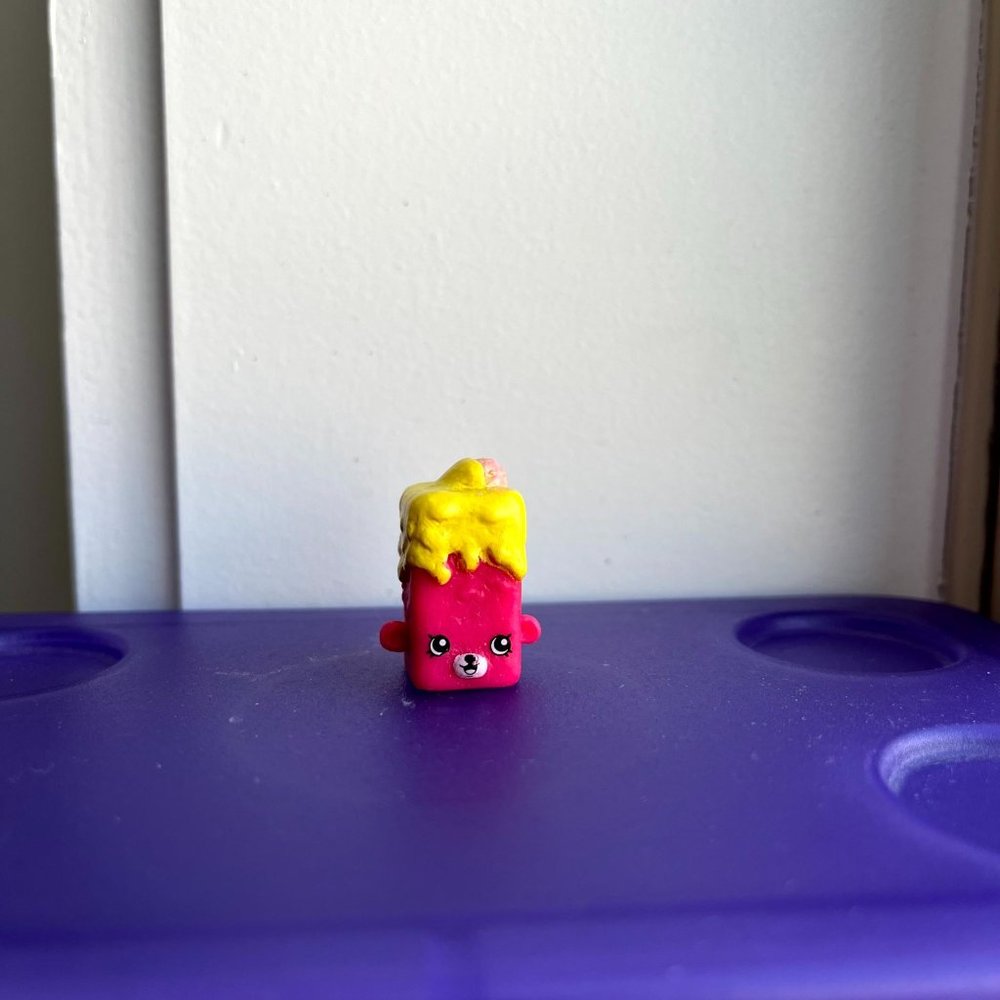 Shopkins Figures Season 5 Brittney Brownie Pink Figure Season 5-073‎
